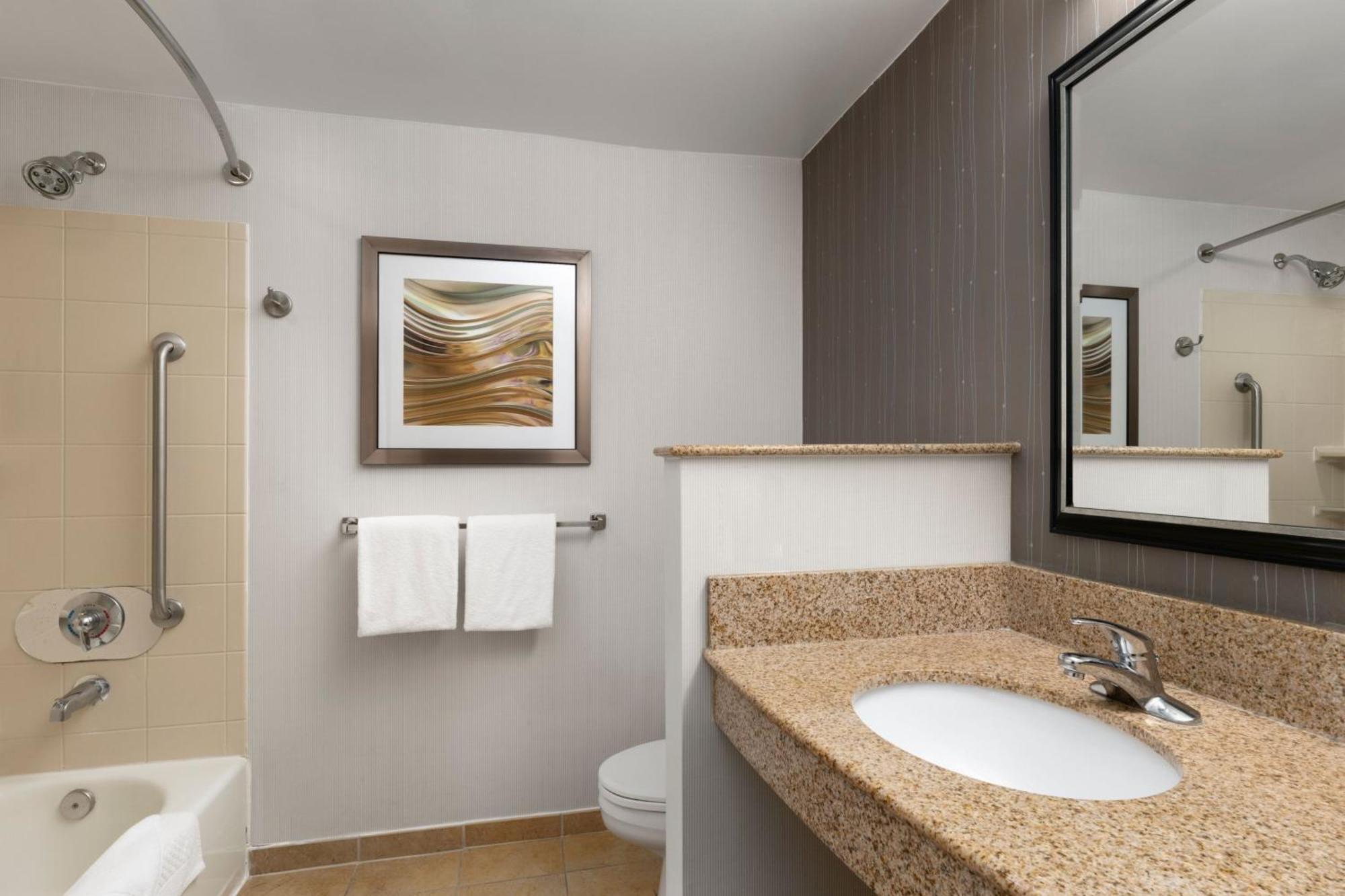 Courtyard Wall At Monmouth Shores Corporate Park Luaran gambar
