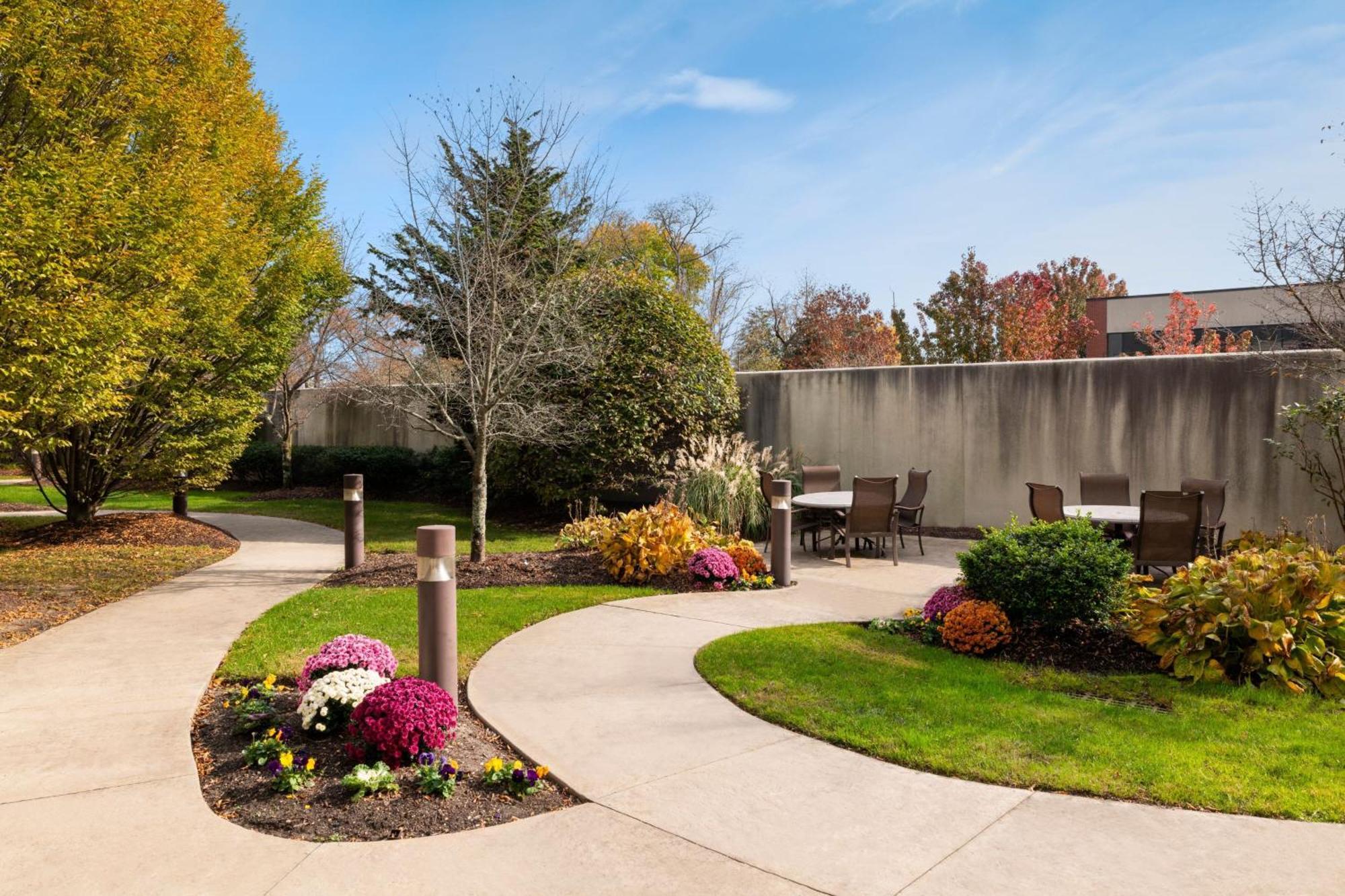 Courtyard Wall At Monmouth Shores Corporate Park Luaran gambar