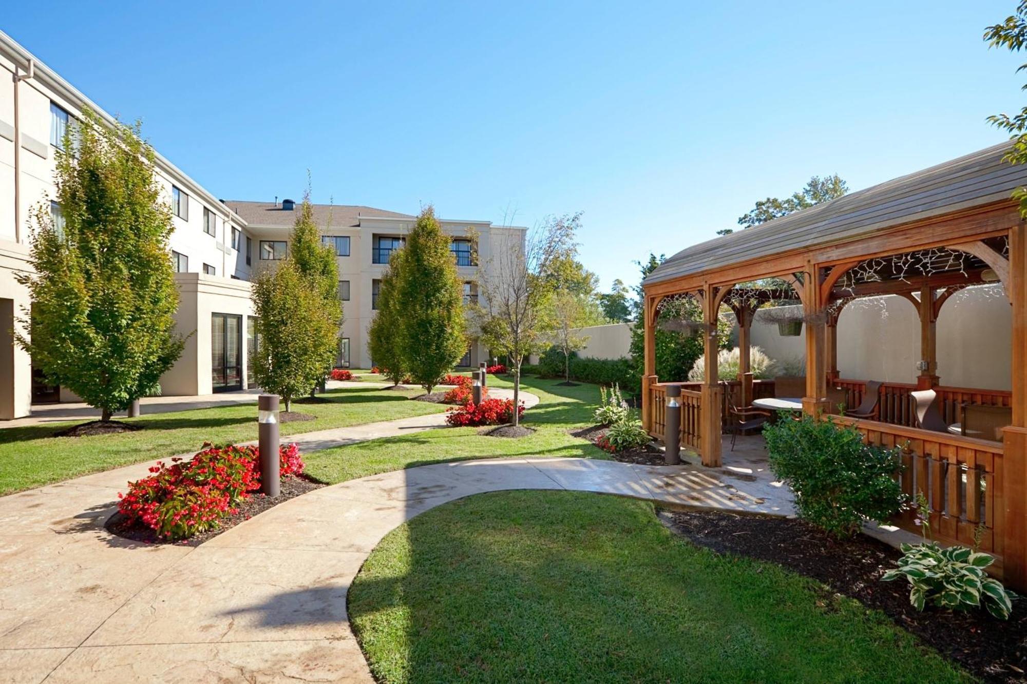 Courtyard Wall At Monmouth Shores Corporate Park Luaran gambar